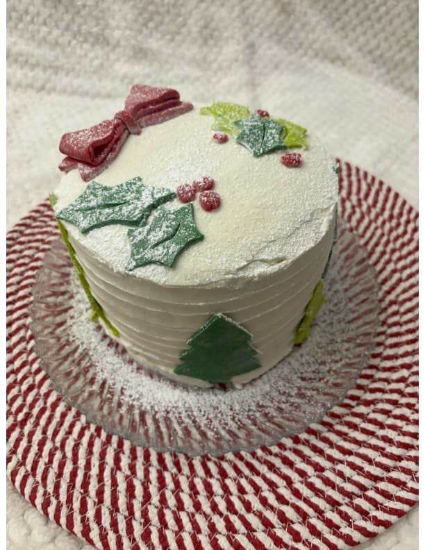 Christmas tree cake fondant cut with cricut
